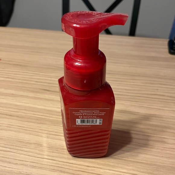 Bath & Body Works Foaming Hand Soap. Crushed Candy Cane. - Picture 3 of 3